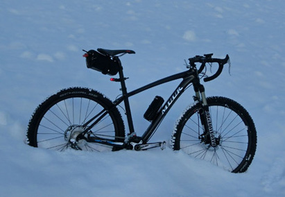 Cairnの雪上ロードバイク