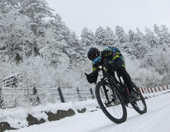 Kの雪上ロードバイク