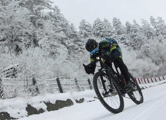 Kの雪上ロードバイク