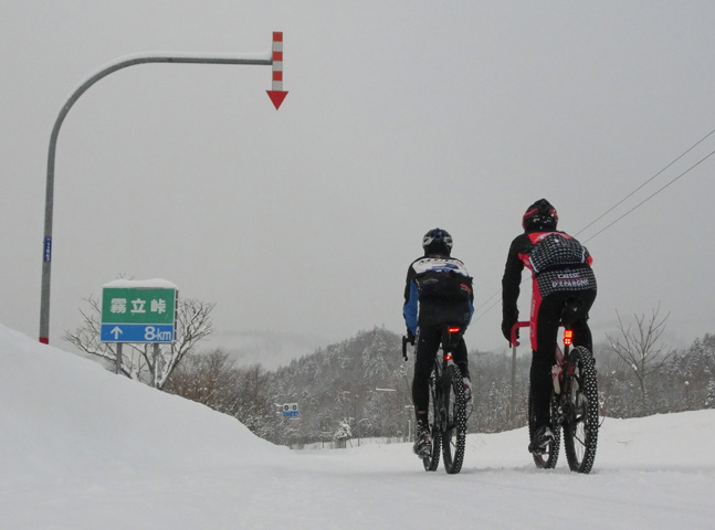 雪上ロードバイク霧立峠