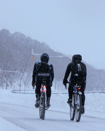 北海道雪上ロードバイクの会 雪道でスパイクタイヤを履いて行う自転車トレーニング