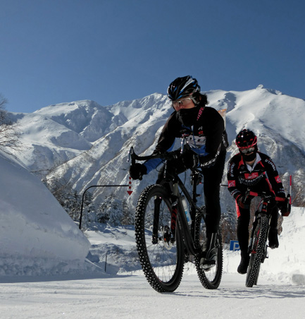 北海道雪上ロードバイクの会 雪道でスパイクタイヤを履いて行う自転車トレーニング